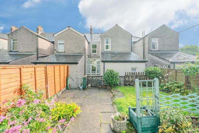 3 bed property, in Station Road, £180,000