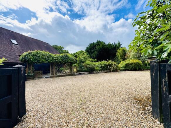 5 bed property, in London Road, £850,000