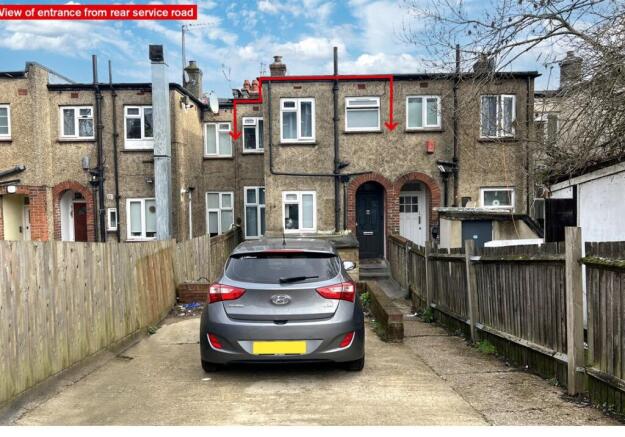 3 bed property, in 275A Edgware Road, £285,000