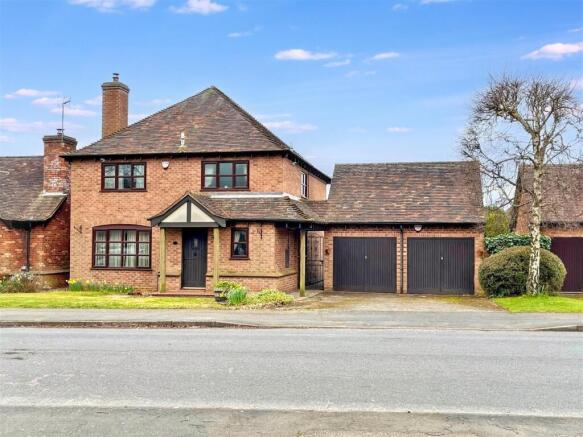 4 bed property, in Foxes Meadow, £450,000