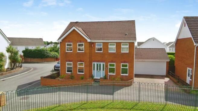 4 bed property, in Westward Rise, £695,000