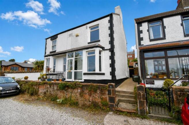2 bed property, in West Grove, £350,000