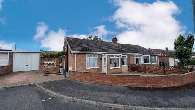 2 bed property, in Millholme Drive, £179,950