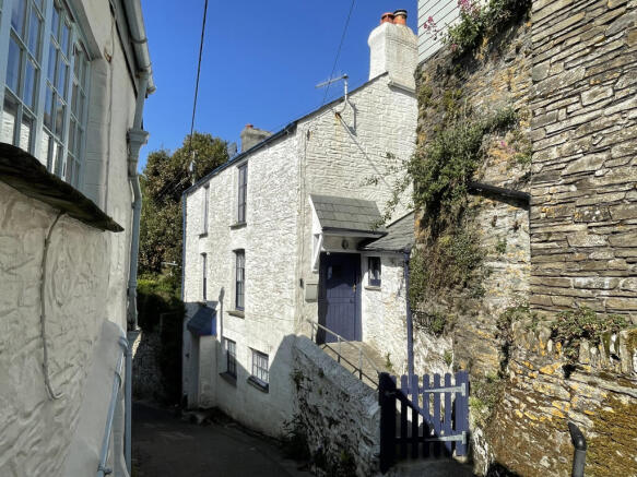 1 bed property, in Talland Hill, £200,000