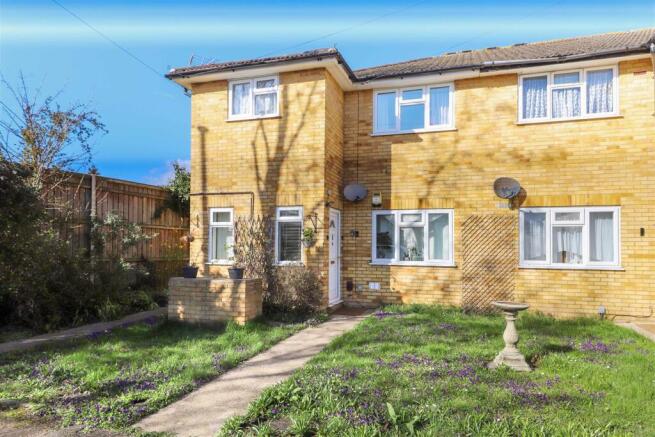 1 bed property, in Concorde Close, £180,000