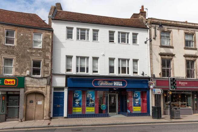 2 bed property, in 11a Market Place, £37,500