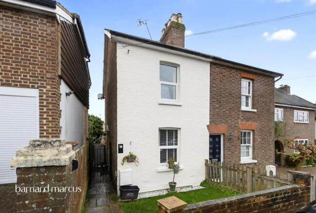 2 bed property, in Hardwick Road, £450,000