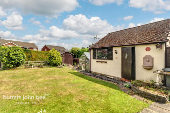 3 bed property, in Three Fields Close, £240,000