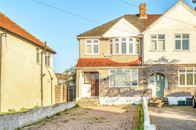 3 bed property, in Oakdene Avenue, £500,000