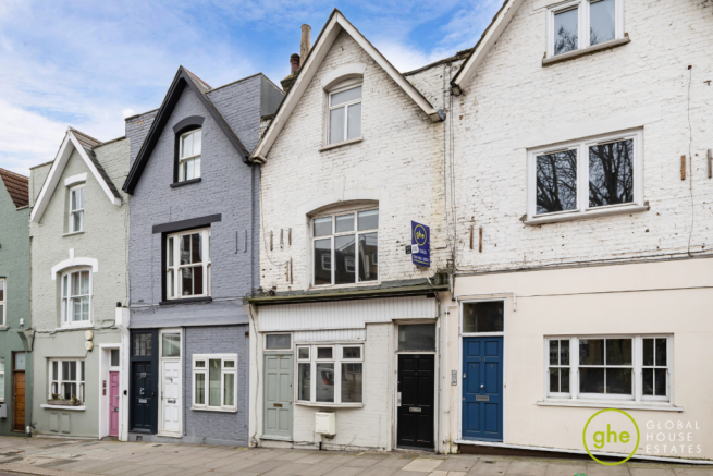 4 bed property, in Battersea Rise, £725,000