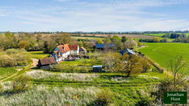 5 bed property, in Mallows Green, £975,000
