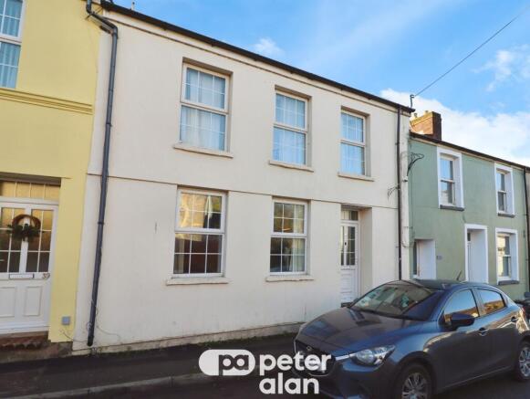 5 bed property, in Merthyr Road, £300,000