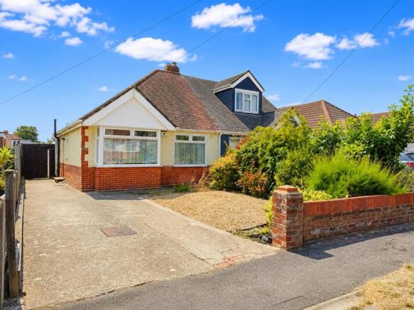 2 bed property, in The Crossway, £300,000