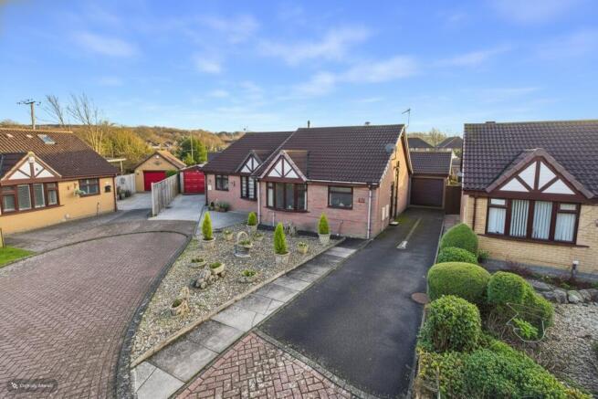 2 bed property, in Sands Lane, £145,000