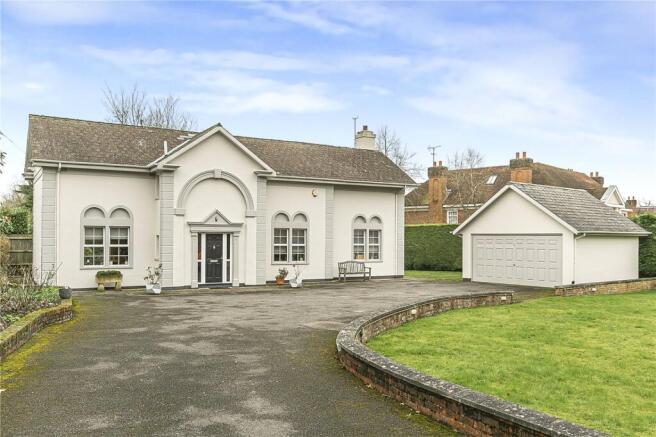 4 bed property, in Totteridge Common, £2,100,000