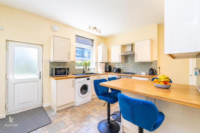 2 bed property, in Alexandra Street, £120,000