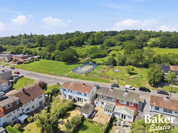 3 bed property, in Brocket Way, £405,000