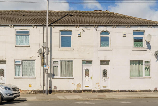 2 bed property, in Station Lane, £100,000