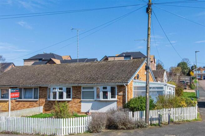 2 bed property, in Severn Way, £220,000