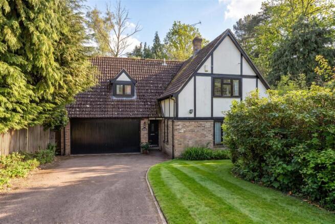 4 bed property, in Oakdene, £1,100,000