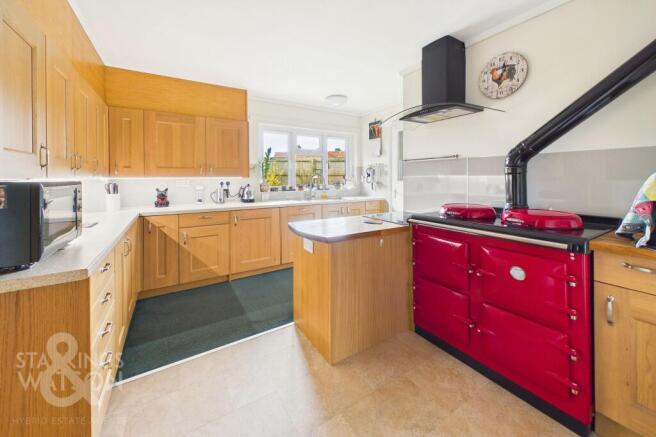 5 bed property, in Rectory Road, £475,000