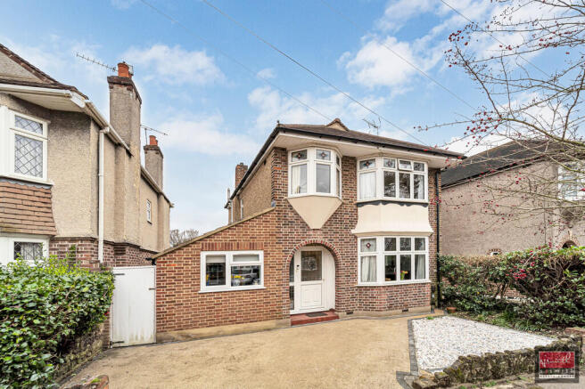 3 bed property, in Ashview Gardens, £675,000