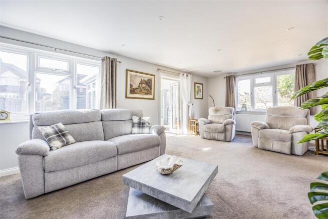 4 bed property, in Warfield Avenue, £590,000
