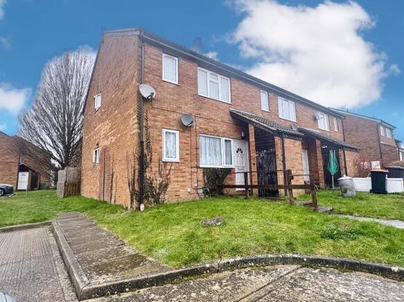 1 bed property, in Conway Close, £140,000