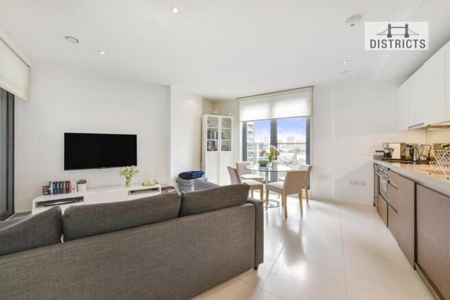 2 bed property, in Baltimore Wharf, £450,000