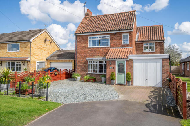 3 bed property, in New Lane, £550,000