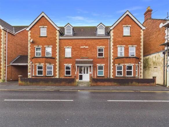 2 bed property, in Church Street, £120,000