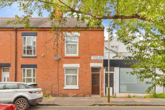 3 bed property, in Avenue Road Extension, £270,000