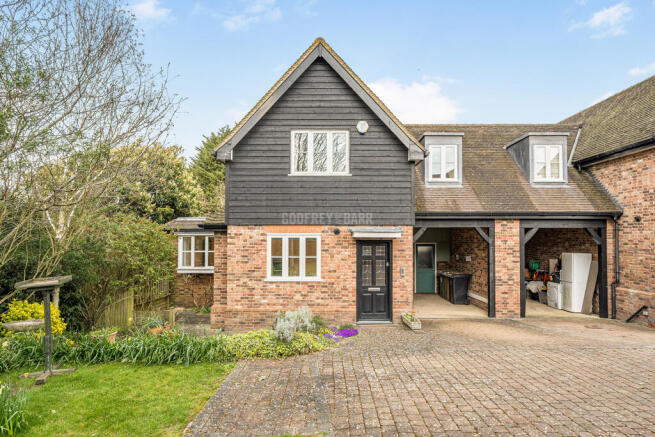 3 bed property, in Shenley, £995,000