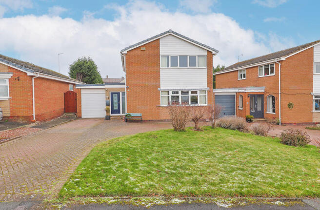 4 bed property, in Ormesby Close, £475,000