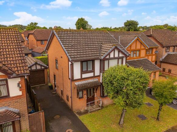 3 bed property, in Picton Gardens, £260,000