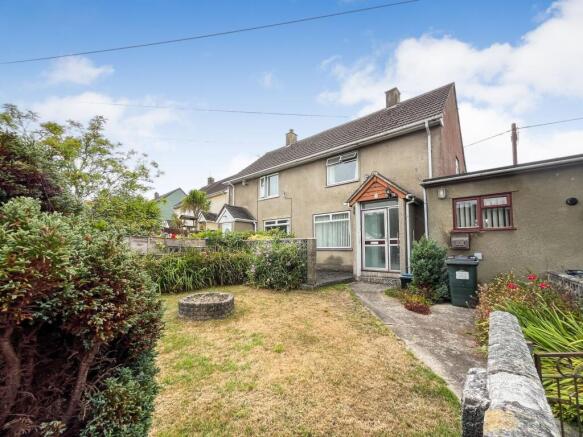 2 bed property, in Tweenaways, £230,000