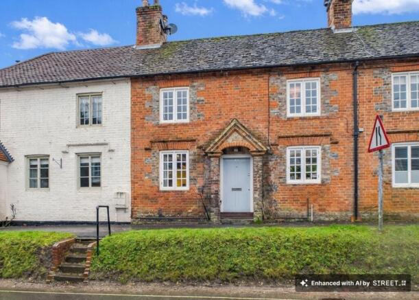 2 bed property, in Swan Street, £415,000