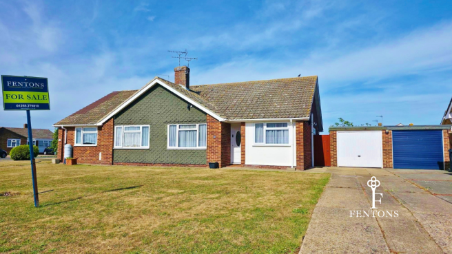 2 bed property, in Garden Road, £270,000