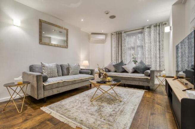2 bed property, in Princes Court, £650,000
