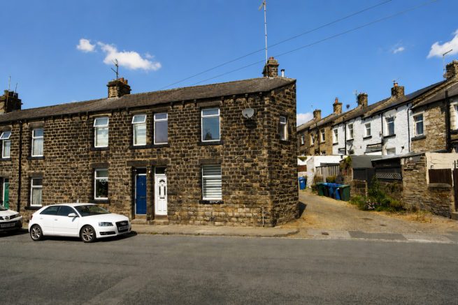 2 bed property, in Westmoreland Street, £175,000