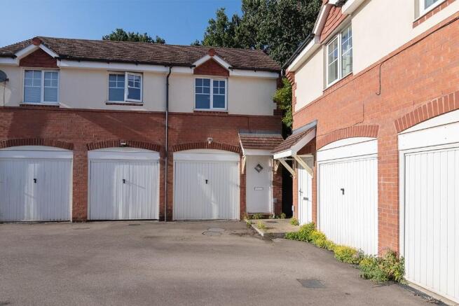 2 bed property, in Hidcote Close, £145,000