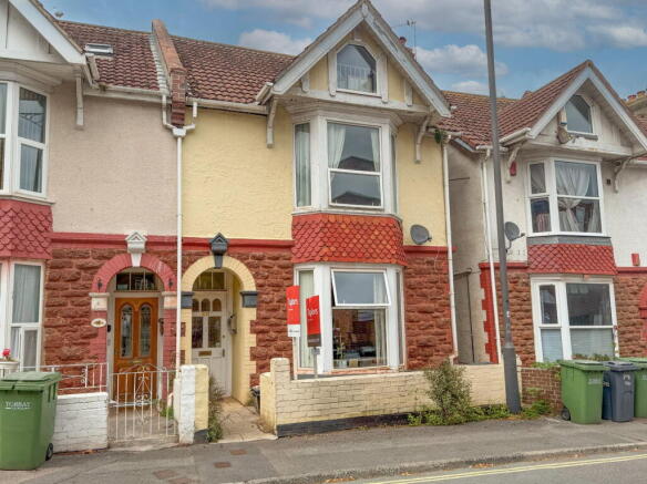6 bed property, in Church Street, £325,000
