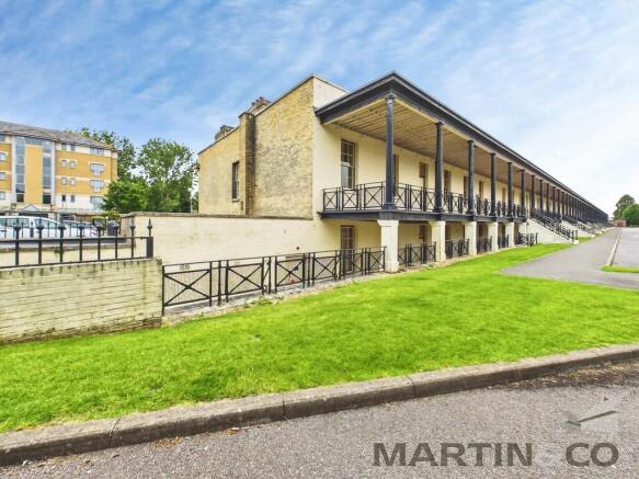 2 bed property, in St Georges Walk, £148,000