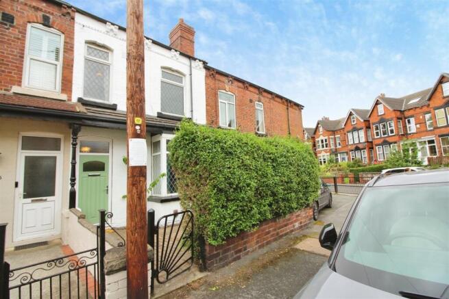 2 bed property, in Wilfred Avenue, £190,000