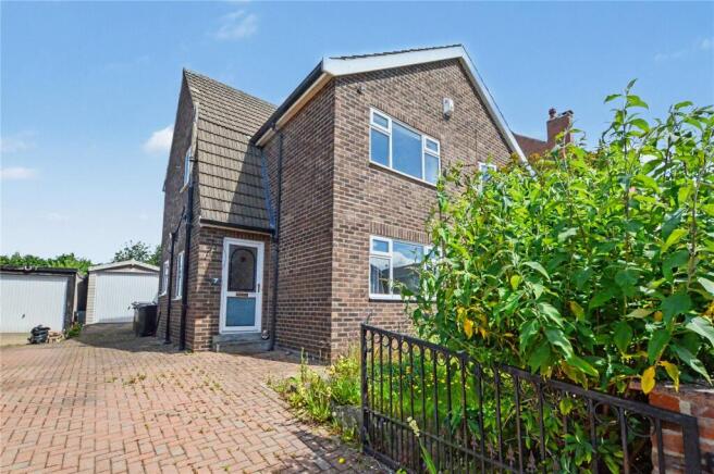 2 bed property, in Churchfield Road, £230,000