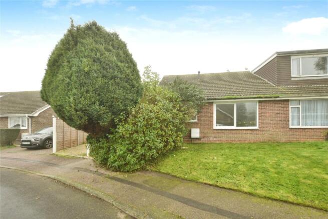 2 bed property, in Fern Close, £280,000