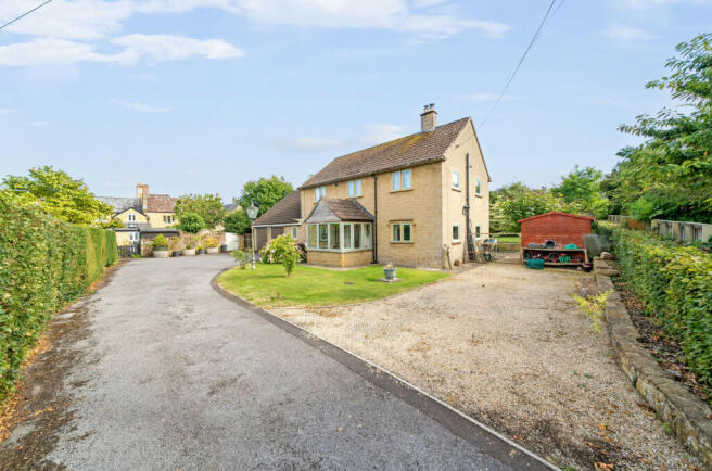 4 bed property, in Middle Street, £600,000