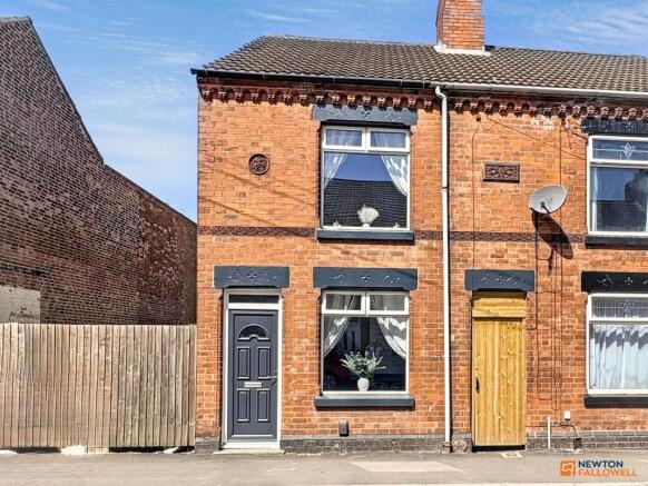 2 bed property, in Gutteridge Street, £160,000