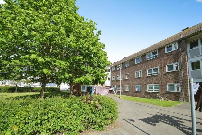 2 bed property, in The Clarksons, £260,000