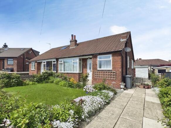 2 bed property, in Mazebrook Crescent, £220,000